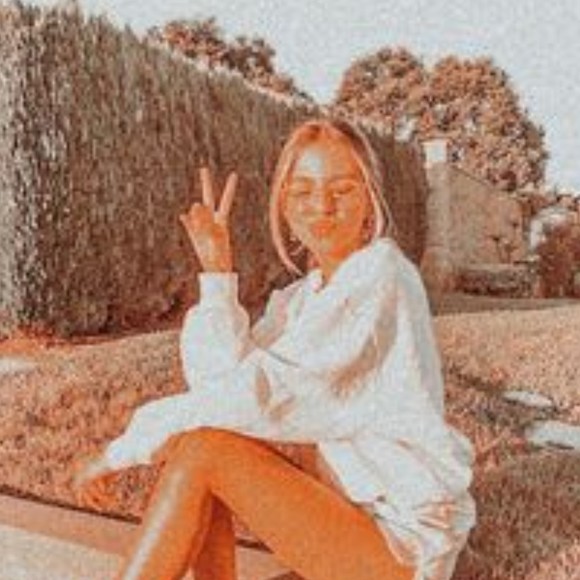 Meet your Posher, Chloe - Picture 1 of 1